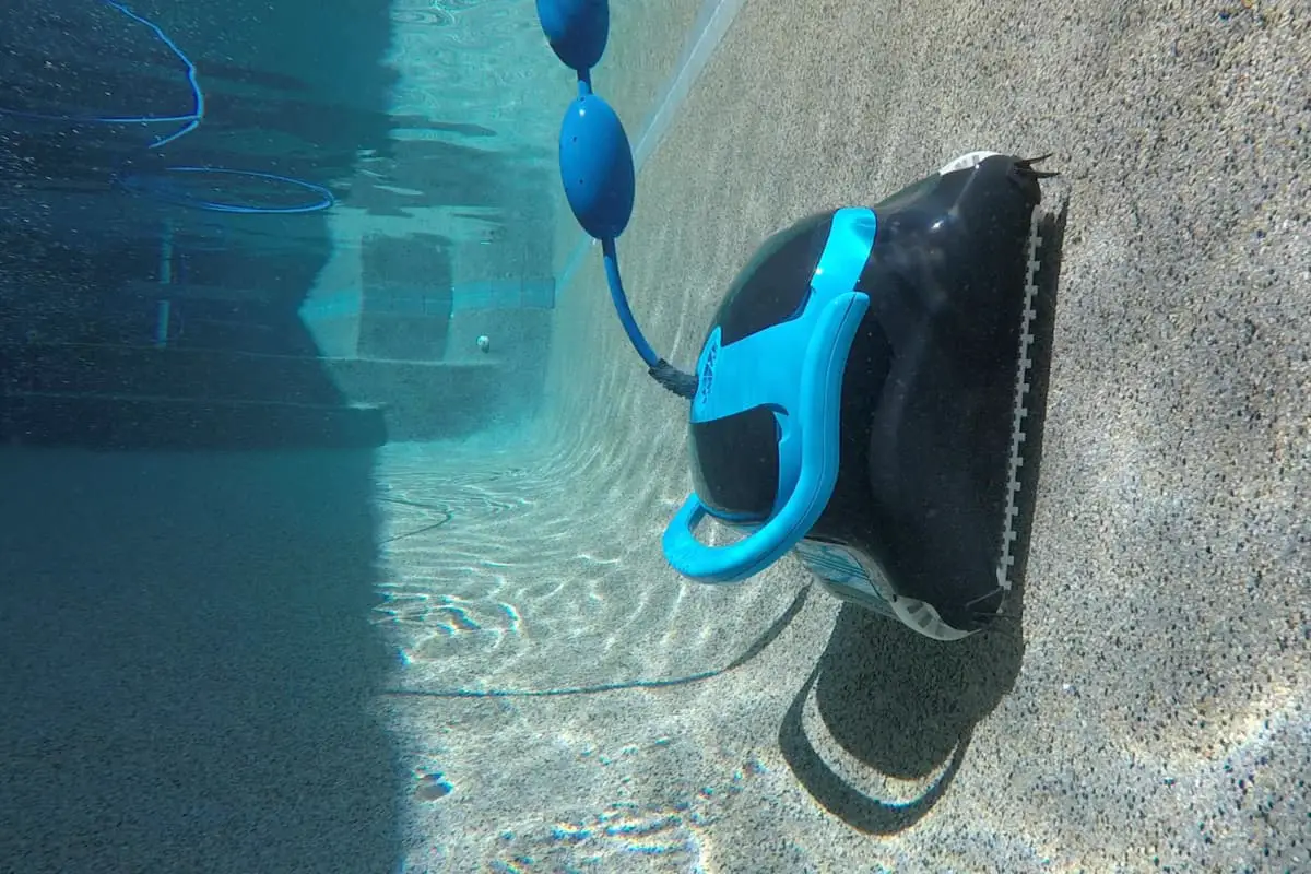 Why Buy a Robotic Pool Cleaner? 7 Core Benefits to Robots
