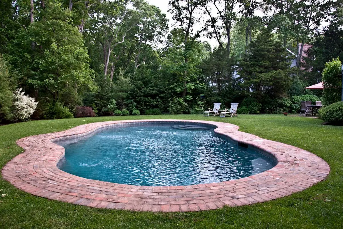 Fiberglass vs Gunite Swimming Pools: Key Advantages to Know