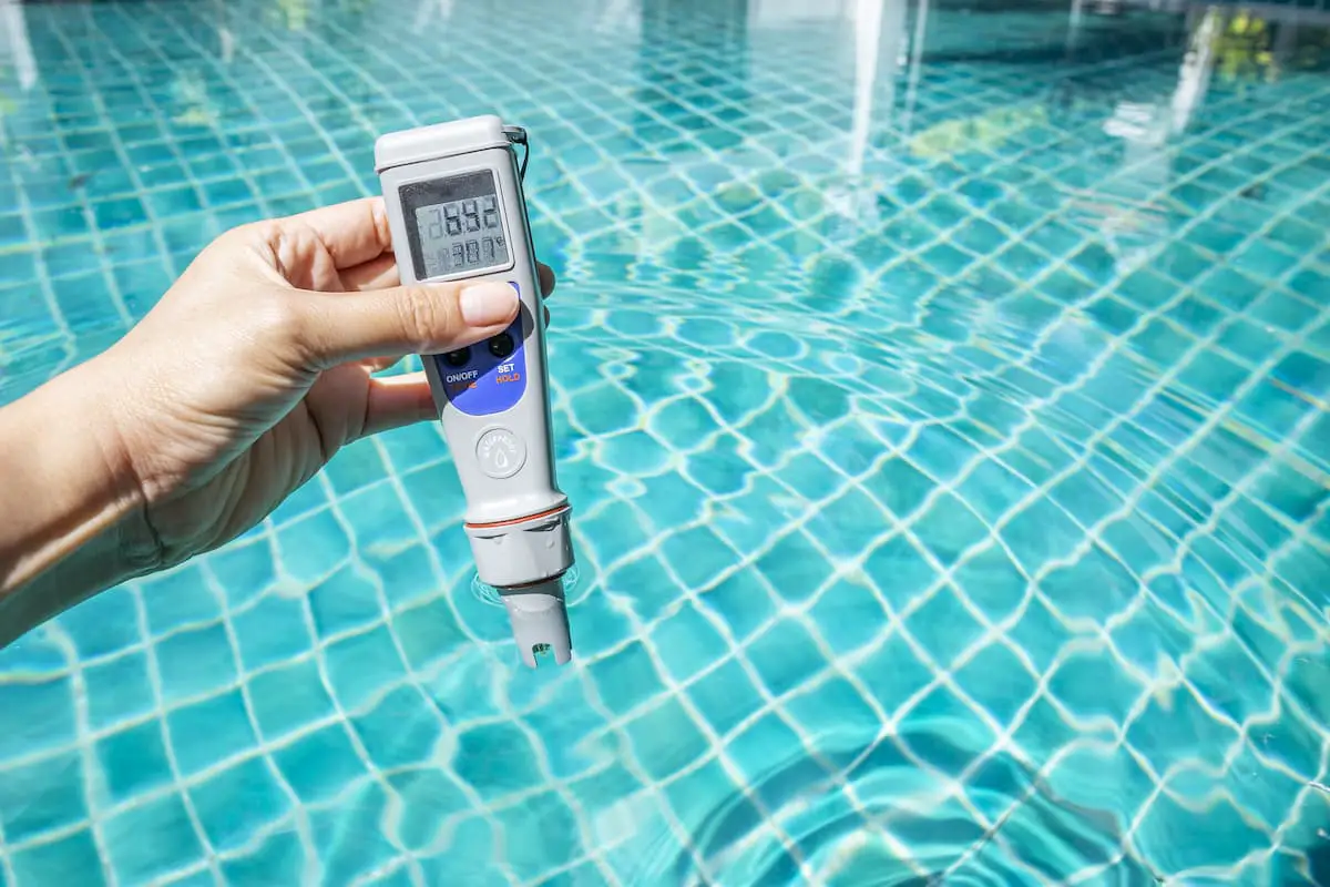 Ideal Pool Water Temperature via digital thermometer in water