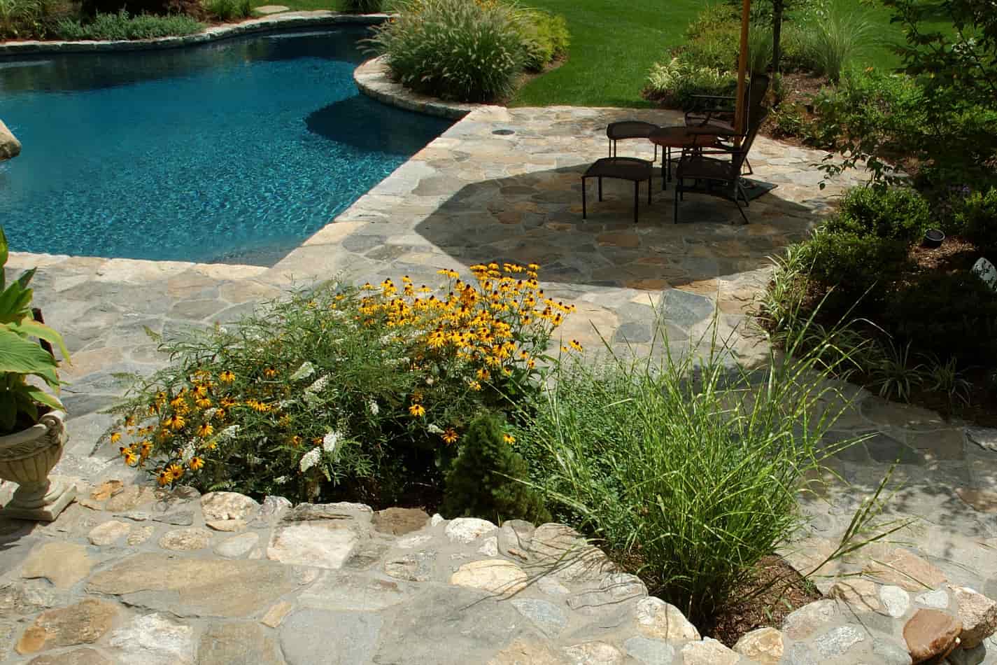 What Are Patio Pools: Choosing the Correct Size